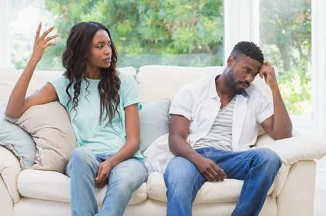 婚姻的双刃剑：如何在爱情与责任的博弈中找到平衡