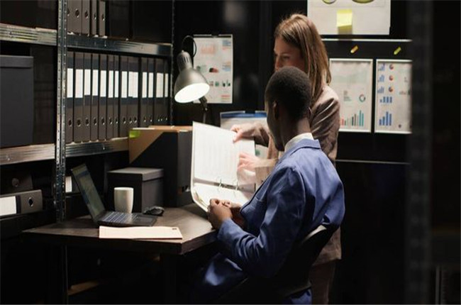 警惕！婚外情对家庭关系的深度腐蚀